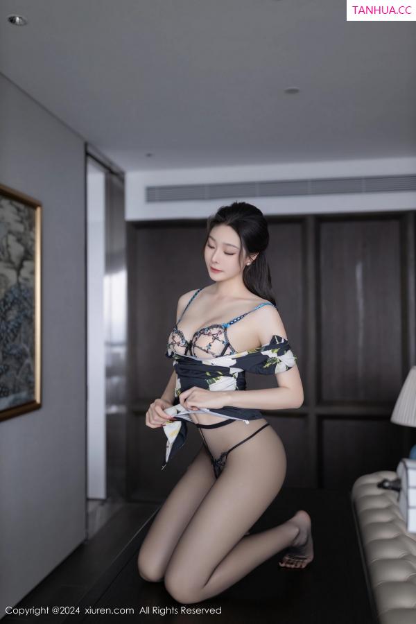 逗逗DouDou  [XiuRen]高清写真图 2024.06.27 No.8768 小逗逗 黑丝美腿第27张图片
